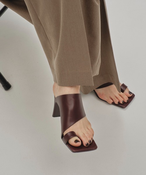 TODAYFUL（トゥデイフル）の「Square Leather Sandals（サンダル・レディース・バーガンディー/ナチュラル/ブラック・36inch/37inch/38inch）」の3枚目の写真