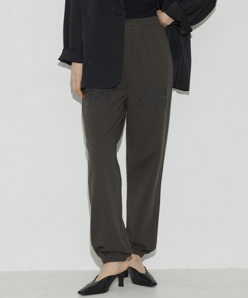 Firsthand（ファーストハンド）の「Firsthand/ファーストハンド オーガニックコットンロゴスウェットパンツ（スウェットパンツ・レディース・チャコールグレー/ライトグレー・FREE）」の3枚目の写真