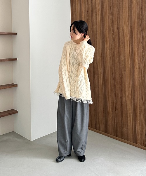 feepur（フェピュール）の「【ハンドウォッシャブル】アシンメトリーケーブルフリンジニット（ニット/セーター・レディース・アイボリー/ブラック/グレー・MEDIUM）」の20枚目の写真
