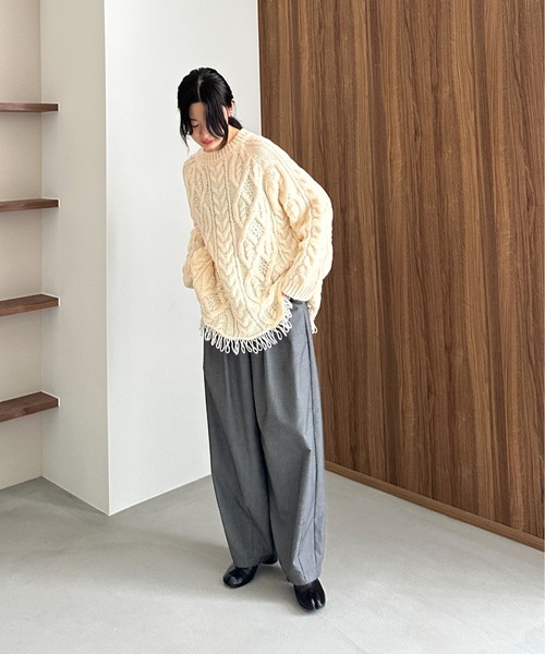 feepur（フェピュール）の「【ハンドウォッシャブル】アシンメトリーケーブルフリンジニット（ニット/セーター・レディース・アイボリー/ブラック/グレー・MEDIUM）」の22枚目の写真