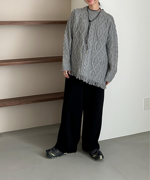 feepur（フェピュール）の「【ハンドウォッシャブル】アシンメトリーケーブルフリンジニット（ニット/セーター・レディース・アイボリー/ブラック/グレー・MEDIUM）」の5枚目の写真