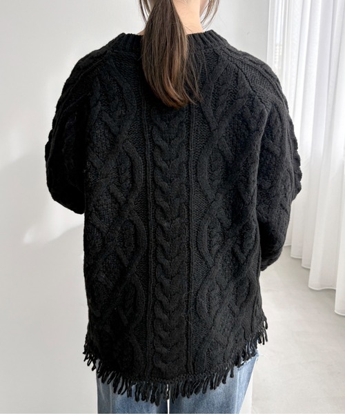 feepur（フェピュール）の「【ハンドウォッシャブル】アシンメトリーケーブルフリンジニット（ニット/セーター・レディース・アイボリー/ブラック/グレー・MEDIUM）」の15枚目の写真