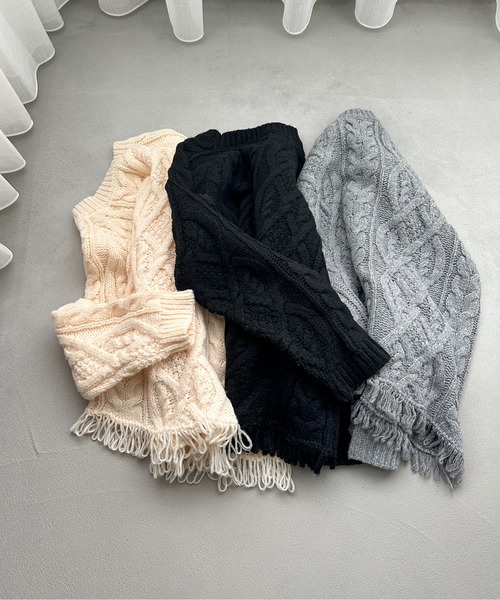 feepur（フェピュール）の「【ハンドウォッシャブル】アシンメトリーケーブルフリンジニット（ニット/セーター・レディース・アイボリー/ブラック/グレー・MEDIUM）」の11枚目の写真