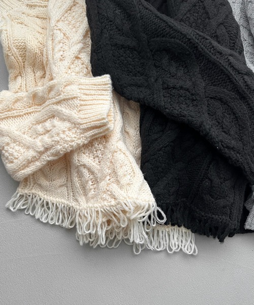 feepur（フェピュール）の「【ハンドウォッシャブル】アシンメトリーケーブルフリンジニット（ニット/セーター・レディース・アイボリー/ブラック/グレー・MEDIUM）」の12枚目の写真