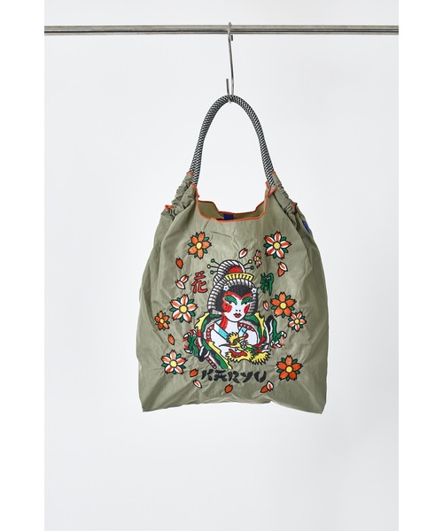 ottilie（オティーリエ）の「KARYU × Ball&Chain  コラボレーションBAG　Mサイズ　★（トートバッグ・レディース・ブラック/グレー・MEDIUM）」の2枚目の写真