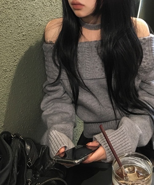 anyonemore（エニワンモア）の「ロングタイマフラー付きオフショルダーニットセット（ニット/セーター・レディース・グレー・FREE）」の5枚目の写真