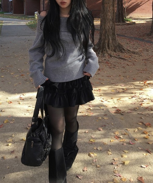 anyonemore（エニワンモア）の「ロングタイマフラー付きオフショルダーニットセット（ニット/セーター・レディース・グレー・FREE）」の11枚目の写真