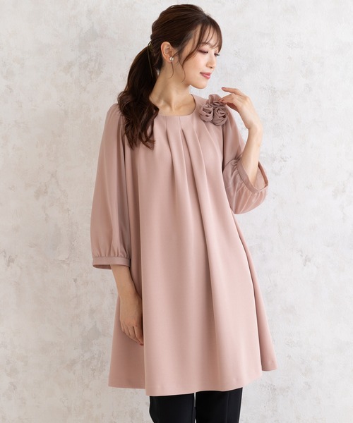 Rose Tiara（ローズティアラ）の「ローズコサージュチュニック（シャツ/ブラウス・レディース・ブラック/オフホワイト/ピンク・46/42/40）」の3枚目の写真