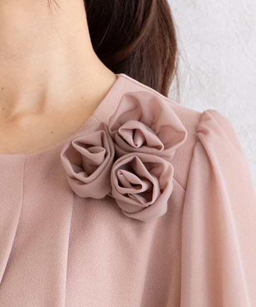 Rose Tiara（ローズティアラ）の「ローズコサージュチュニック（シャツ/ブラウス・レディース・ブラック/オフホワイト/ピンク・46/42/40）」の7枚目の写真