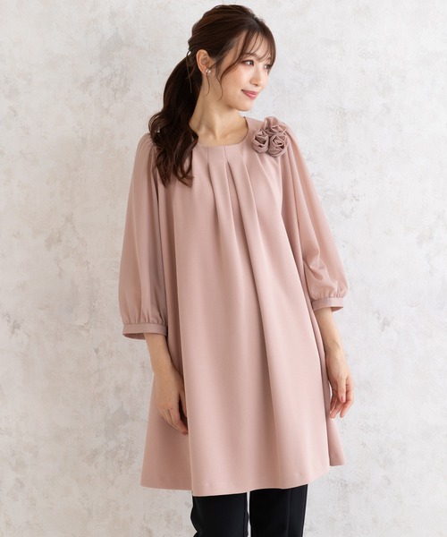 Rose Tiara（ローズティアラ）の「ローズコサージュチュニック（シャツ/ブラウス・レディース・ブラック/オフホワイト/ピンク・46/42/40）」の5枚目の写真