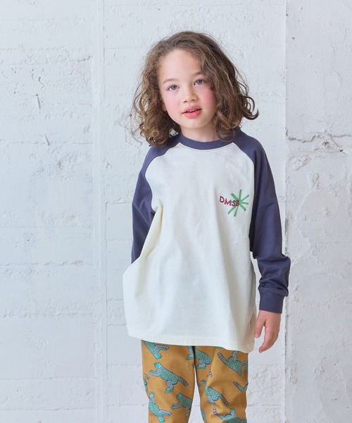 Life Support Products(ライフサポートプロダクツ)の「前後プリントラグランロンT(Tシャツ/カットソー・キッズ・チャコール/モスグリーン/オフホワイト/杢グレー・80/90/95/100/110/120/130/140/150)」の1枚目の写真