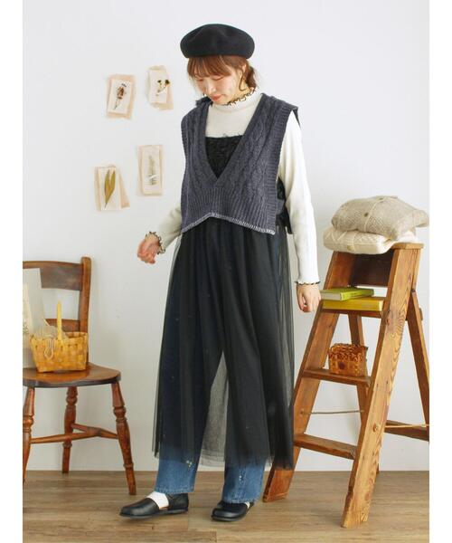 Samansa Mos2（サマンサ モスモス）の「◎ブランケットステッチケーブル編みショートベスト（ベスト・レディース・チャコールグレー/ベージュ/オフホワイト・F）」の22枚目の写真