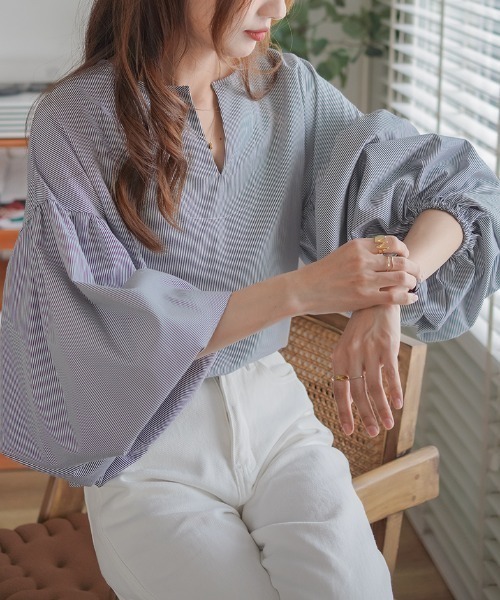 ABITOKYO(アビトーキョー)の「無地&ストライプ ボリューム袖キーネックブラウス(シャツ/ブラウス・レディース・ブルー系その他/ホワイト/ブラック/ブラック系その他/パープル系その他・M/XL/L)」の17枚目の写真