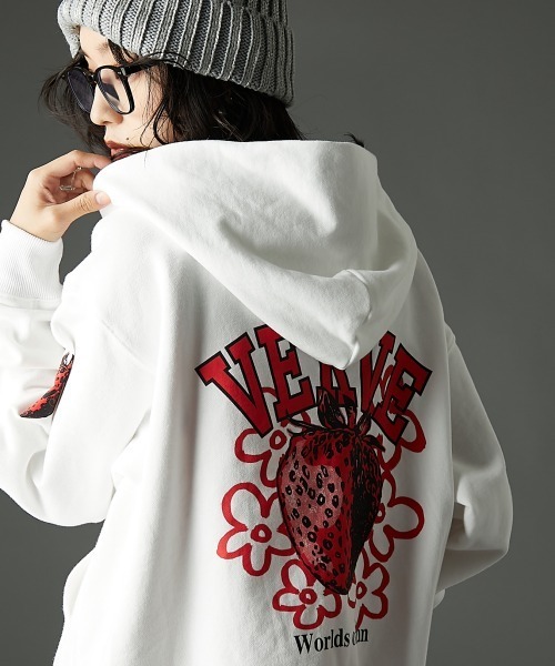 GEVS.(ジェイヴィス)の「綿100%ストロベリープリントジップアップパーカー<大きいサイズ有>GEVS.(パーカー・レディース・オフホワイト/杢グレー・M/L/LL/3L/4L/5L)」の2枚目の写真