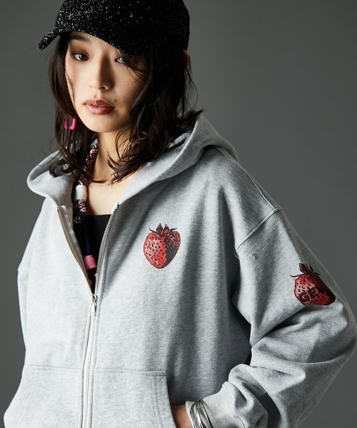 GEVS.(ジェイヴィス)の「綿100%ストロベリープリントジップアップパーカー<大きいサイズ有>GEVS.(パーカー・レディース・オフホワイト/杢グレー・M/L/LL/3L/4L/5L)」の10枚目の写真
