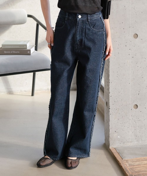 Petitle（プチレ）の「[ 低身長向けサイズ ] サイドフリンジラインデニムパンツ（デニムパンツ・レディース・インディゴブルー/ライトブルー/ブルー・PL/PM/PS）」の2枚目の写真