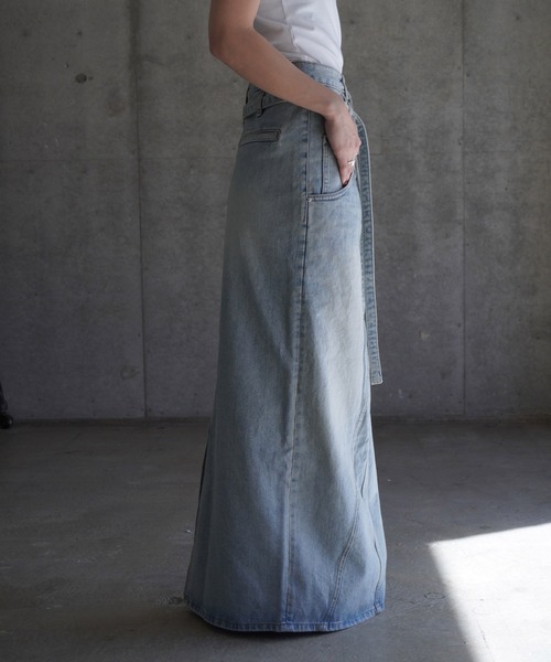LOW CLASSIC(ロウ クラシック)の「BELTED HIGH WAIST DENIM SKIRT(デニムスカート・レディース・ブルー・M/S)」の3枚目の写真