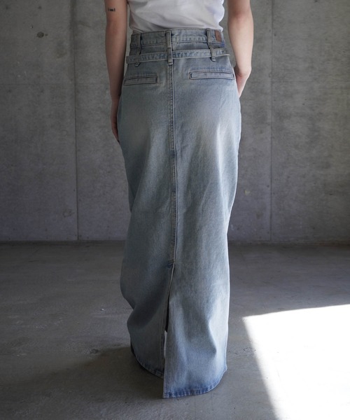 LOW CLASSIC(ロウ クラシック)の「BELTED HIGH WAIST DENIM SKIRT(デニムスカート・レディース・ブルー・M/S)」の4枚目の写真