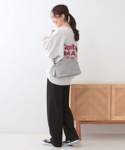 SHOO・LA・RUE（シューラルー）の「【撥水】フロントポケットショルダーバッグ（ショルダーバッグ・レディース・グレー/ブルー/ブラック・00）」の9枚目の写真