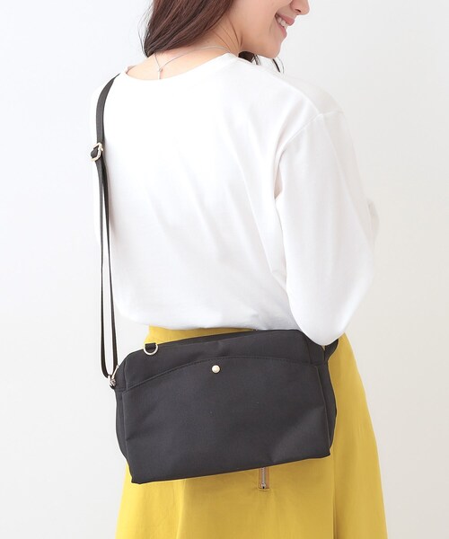 SHOO・LA・RUE（シューラルー）の「【撥水】フロントポケットショルダーバッグ（ショルダーバッグ・レディース・グレー/ブルー/ブラック・00）」の6枚目の写真