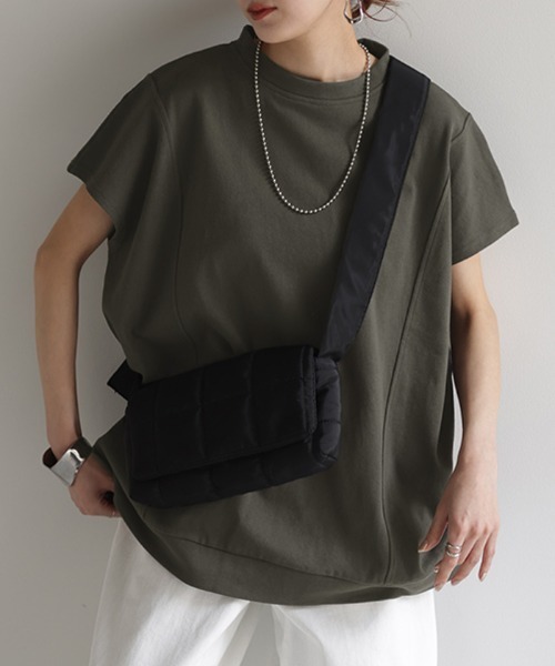 HUG.U(ハグユー)の「モックネックTシャツ(Tシャツ/カットソー・レディース・セージグリーン/ダークグレー/ブラック/ホワイト/ライトグレー/ライトブルー・FREE)」の4枚目の写真