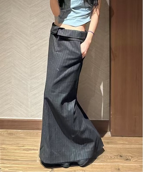 on:nue（オンニュ）の「【on:nue】フォールドストライプマキシスカート（スカート・レディース・ブラック/グレー・FREE）」の3枚目の写真