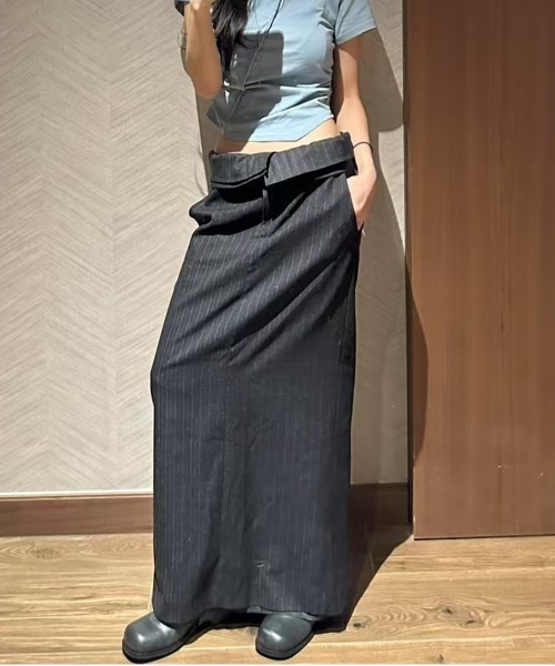 on:nue（オンニュ）の「【on:nue】フォールドストライプマキシスカート（スカート・レディース・ブラック/グレー・FREE）」の4枚目の写真