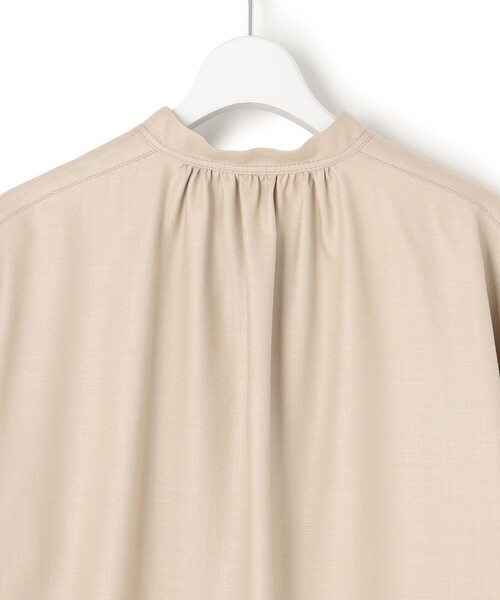 23区(ニジュウサンク)の「【接触冷感/UVカット】ドライスラブストレッチ スキッパー ブラウス(シャツ/ブラウス・レディース・ネイビー系/ベージュ系/ダークブラウン系・38)」の14枚目の写真