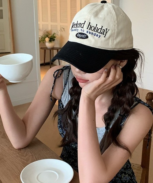 SHEPP（シープ）の「バイカラーレタリング刺繍 キャップ（キャップ・レディース・ブラウン/グレー/ネイビー/ブラック・F）」の2枚目の写真