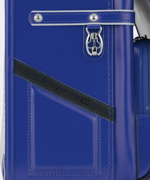 DIESEL（ディーゼル）の「DIESEL(ディーゼル)5TH POCKET STRIPE (フィフス ポケット ストライプ)ランドセル【2025年7月下旬お届け】（ランドセル・キッズ・ブルー/ゴールド/ブラック×ゴールド・ONE SIZE）」の10枚目の写真