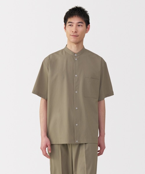 無印良品（ムジルシリョウヒン）の「紳士　風を通すスタンドカラー半袖シャツ（シャツ/ブラウス・メンズ・ブラック/ブラウン系/ダークネイビー・S/L/XL）」の2枚目の写真