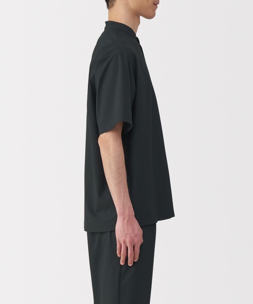 無印良品（ムジルシリョウヒン）の「紳士　風を通すスタンドカラー半袖シャツ（シャツ/ブラウス・メンズ・ブラック/ブラウン系/ダークネイビー・S/L/XL）」の6枚目の写真