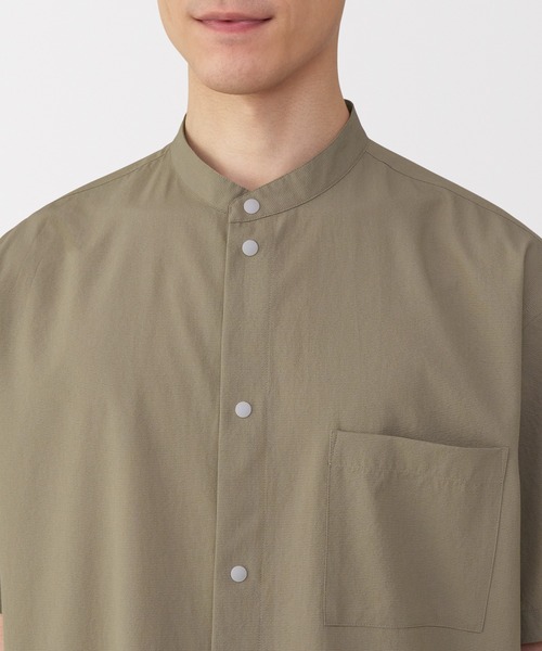 無印良品（ムジルシリョウヒン）の「紳士　風を通すスタンドカラー半袖シャツ（シャツ/ブラウス・メンズ・ブラック/ブラウン系/ダークネイビー・S/L/XL）」の15枚目の写真