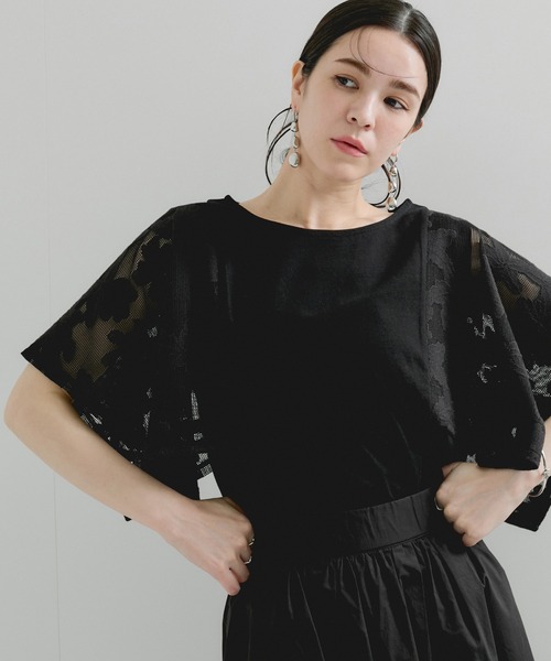 le cercle ADAM ET ROPE'（ルセルクルアダムエロペ）の「袖レースプルオーバー（Tシャツ/カットソー・レディース・ブラック/ホワイト・FREE）」の2枚目の写真