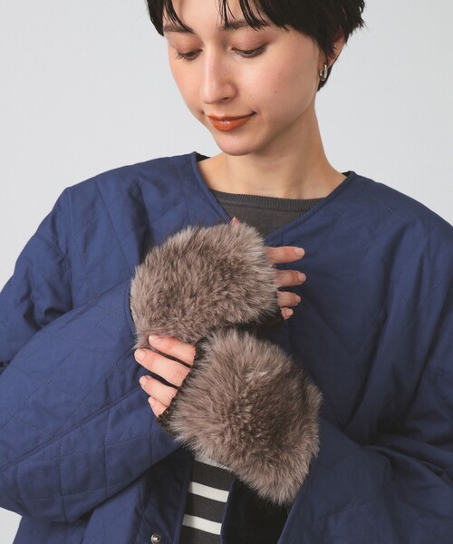 Ray BEAMS（レイビームス）の「フェイクファー グローブ（手袋・レディース・ベージュ/グレー・ONE SIZE）」の2枚目の写真