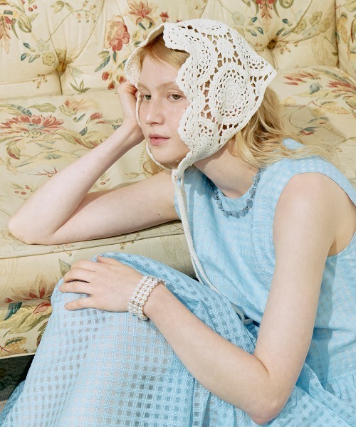clor(クロル)の「CROCHET ROSE KERCHIEF(その他ヘアアクセサリー・レディース・クリーム・ONE SIZE)」の2枚目の写真