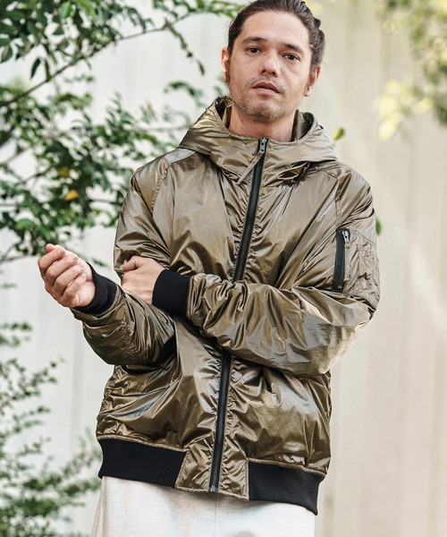 CAMBIO(カンビオ)の「mj10834- Metallic Coating Hooded Padded Blouson ブルゾン(ブルゾン・メンズ・ブラック/シルバー/ゴールド・S/M/L)」の5枚目の写真