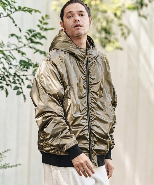 CAMBIO(カンビオ)の「mj10834- Metallic Coating Hooded Padded Blouson ブルゾン(ブルゾン・メンズ・ブラック/シルバー/ゴールド・S/M/L)」の6枚目の写真