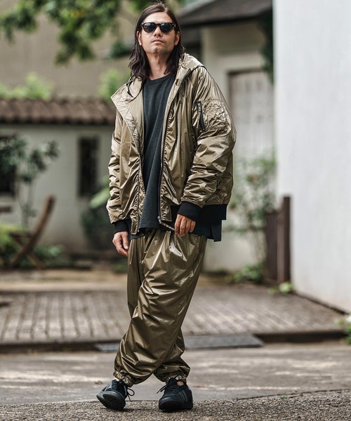CAMBIO(カンビオ)の「mj10834- Metallic Coating Hooded Padded Blouson ブルゾン(ブルゾン・メンズ・ブラック/シルバー/ゴールド・S/M/L)」の9枚目の写真