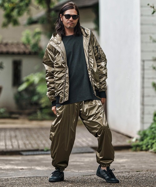 CAMBIO(カンビオ)の「mj10834- Metallic Coating Hooded Padded Blouson ブルゾン(ブルゾン・メンズ・ブラック/シルバー/ゴールド・S/M/L)」の10枚目の写真