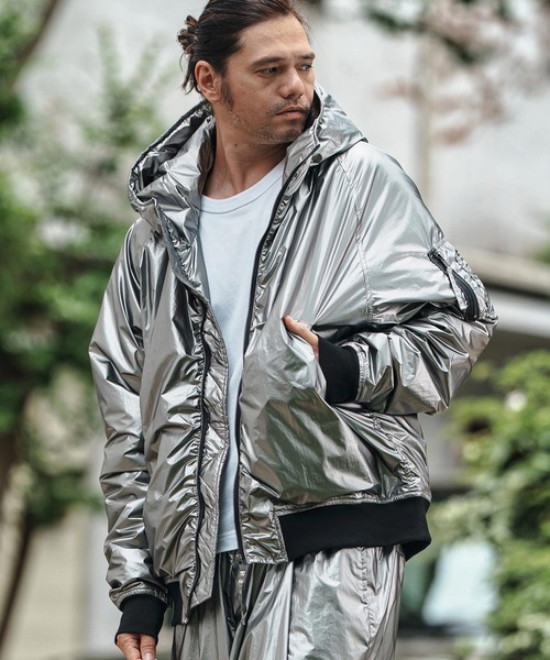 CAMBIO(カンビオ)の「mj10834- Metallic Coating Hooded Padded Blouson ブルゾン(ブルゾン・メンズ・ブラック/シルバー/ゴールド・S/M/L)」の12枚目の写真