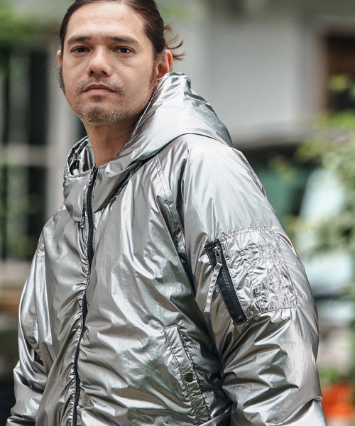 CAMBIO(カンビオ)の「mj10834- Metallic Coating Hooded Padded Blouson ブルゾン(ブルゾン・メンズ・ブラック/シルバー/ゴールド・S/M/L)」の13枚目の写真
