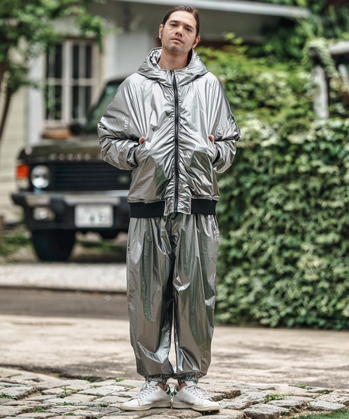 CAMBIO(カンビオ)の「mj10834- Metallic Coating Hooded Padded Blouson ブルゾン(ブルゾン・メンズ・ブラック/シルバー/ゴールド・S/M/L)」の14枚目の写真