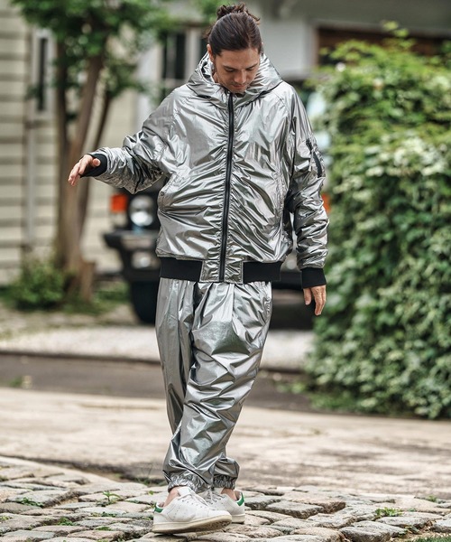 CAMBIO(カンビオ)の「mj10834- Metallic Coating Hooded Padded Blouson ブルゾン(ブルゾン・メンズ・ブラック/シルバー/ゴールド・S/M/L)」の15枚目の写真