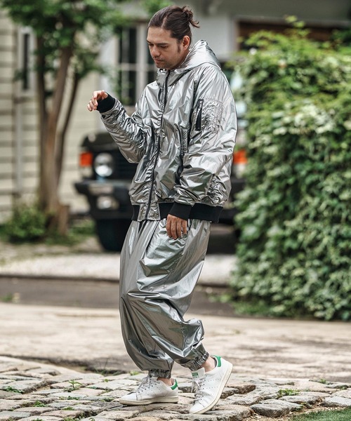 CAMBIO(カンビオ)の「mj10834- Metallic Coating Hooded Padded Blouson ブルゾン(ブルゾン・メンズ・ブラック/シルバー/ゴールド・S/M/L)」の16枚目の写真