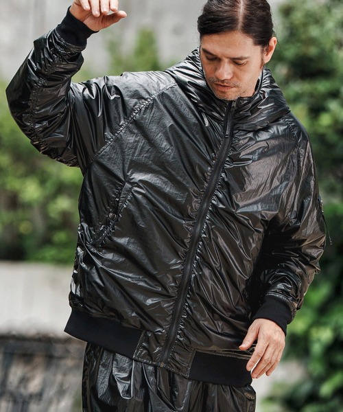 CAMBIO(カンビオ)の「mj10834- Metallic Coating Hooded Padded Blouson ブルゾン(ブルゾン・メンズ・ブラック/シルバー/ゴールド・S/M/L)」の17枚目の写真