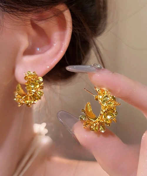 yu-ka(ユーカ)の「YU-KA:メタルフラワーピアス metal flower hoop pierce(ピアス(両耳用)・レディース・シルバー/ゴールド・FREE)」の1枚目の写真