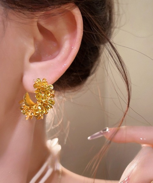 yu-ka(ユーカ)の「YU-KA:メタルフラワーピアス metal flower hoop pierce(ピアス(両耳用)・レディース・シルバー/ゴールド・FREE)」の3枚目の写真