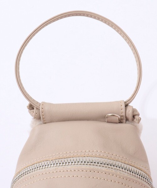 marco masi（マルコマージ）の「【MARCO MASI/ マルコマージ】ミニキューブムートンバッグ（ショルダーバッグ・レディース・グレイッシュベージュ/キャメル・FREE）」の21枚目の写真