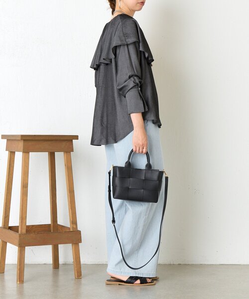 Jena espace merveilleux（ジェナ　エスパスメルヴェイユ）の「テンセルネックフリルシャツ（シャツ/ブラウス・レディース・ブラック/ネイビー・FREE）」の6枚目の写真